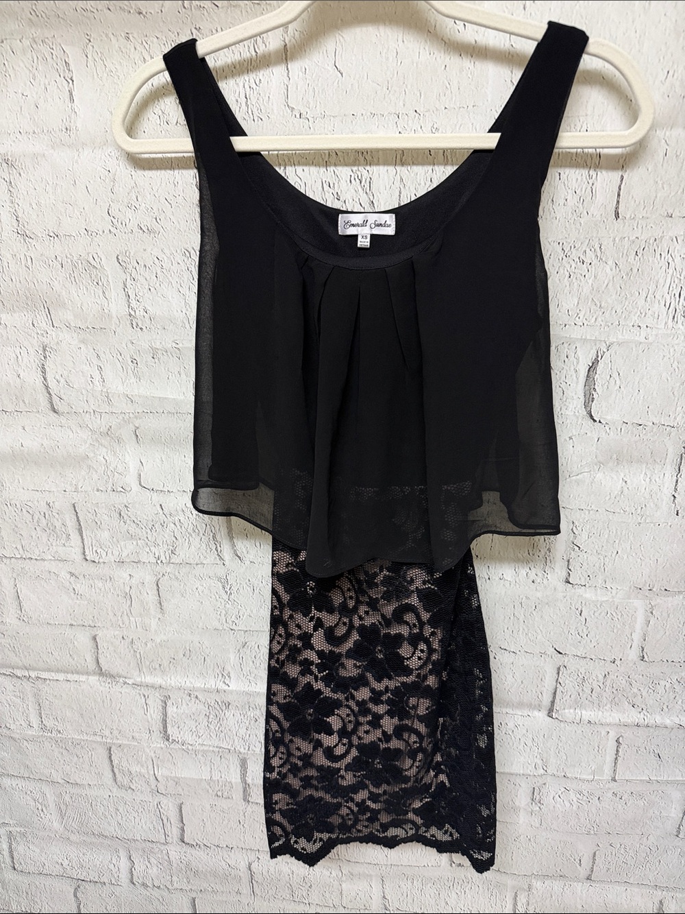 Emerald Sundae Black Top with White Label